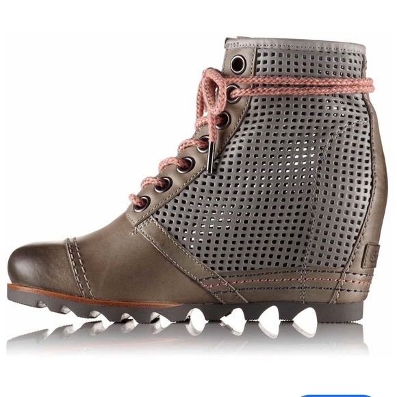 Sorel 1964 Premium Dove Gray Perforated Leather Hidden Wedge Lace Up Boots NWOB - Picture 1 of 9